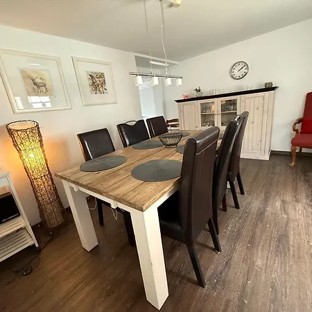 아파트 Primeloft Hirsch - Gemuetlich & Geraeumig - Bis 4 Pers - Eigener Eingang & Parkplatz - 84qm Im Eg