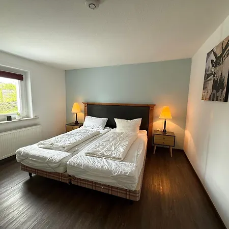 Primeloft Hirsch - Gemuetlich & Geraeumig - Bis 4 Pers - Eigener Eingang & Parkplatz - 84qm Im Eg 아파트